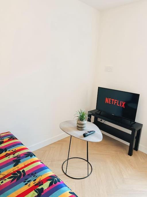 Le Studio - Cocon Scandinave - Parking Gratuit Pont-de-Veyle Bagian luar foto