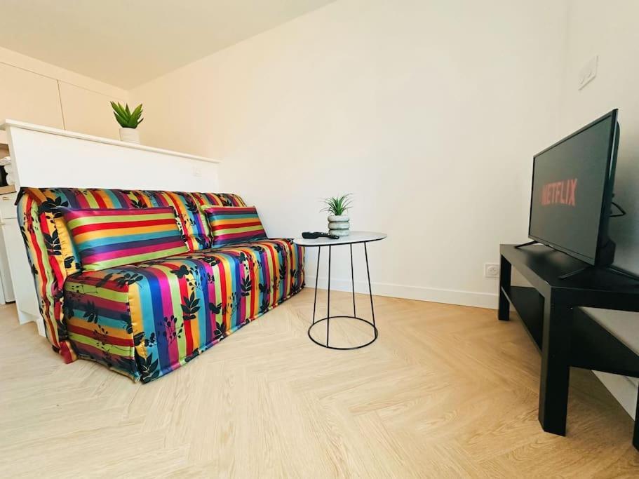 Le Studio - Cocon Scandinave - Parking Gratuit Pont-de-Veyle Bagian luar foto