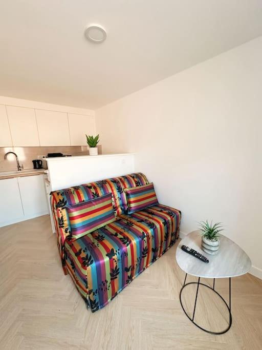 Le Studio - Cocon Scandinave - Parking Gratuit Pont-de-Veyle Bagian luar foto